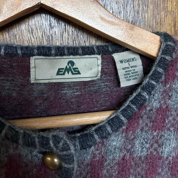 EMS 100% Wool Women’s Small Cardigan Sweater Grey Burgundy Plaid Sweater A23 - Picture 3 of 9